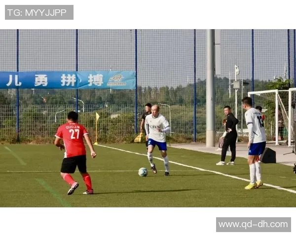 武汉足球队荣登足球团队协作排行榜第二名展现强大团队精神与默契配合